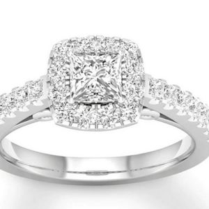 1 1/4cttw diamond princess cut Halo engagement ring